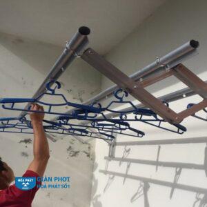 Các yếu tố ảnh hưởng đến giá giàn phơi gắn trần