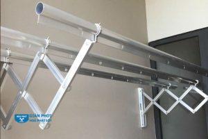 Nên mua giàn phơi tường hay gắn trần